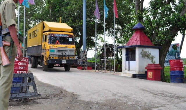 http://www.eenaduindia.com/State/Telangana/2015/04/01193125/Telangana-starts-levying-entry-tax-on-AP-vehicles.vpf