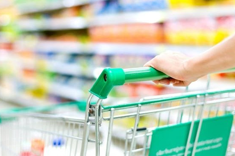 Who leads the online grocery race in Indian ecommerce?