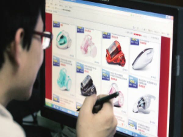 Men spend more money online than women; Shoes, clothes preferred products